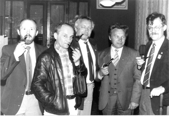 1988052104.jpg